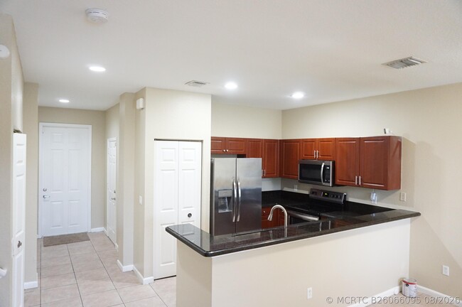 Building Photo - 2026 Nassau Dr