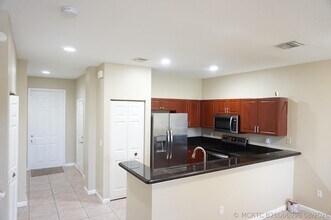 Building Photo - 2026 Nassau Dr