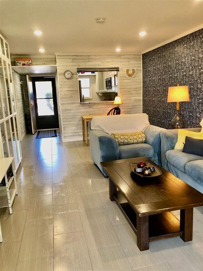 Foto del edificio - 102 Capri Isles Blvd