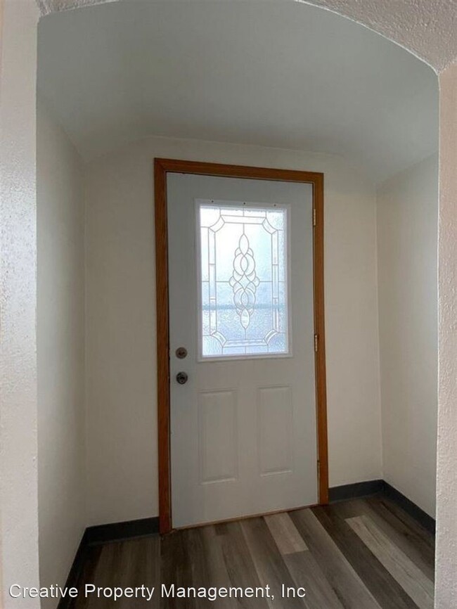 Building Photo - 3 br, 1 bath House - 401 3rd St. West