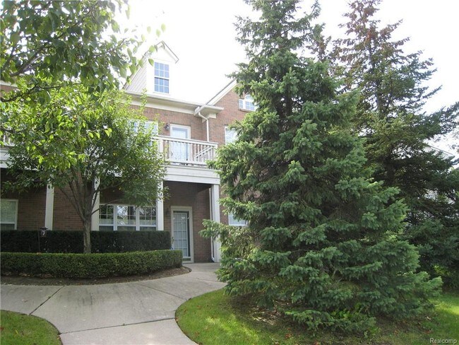 Building Photo - 635 W Bluff Ct
