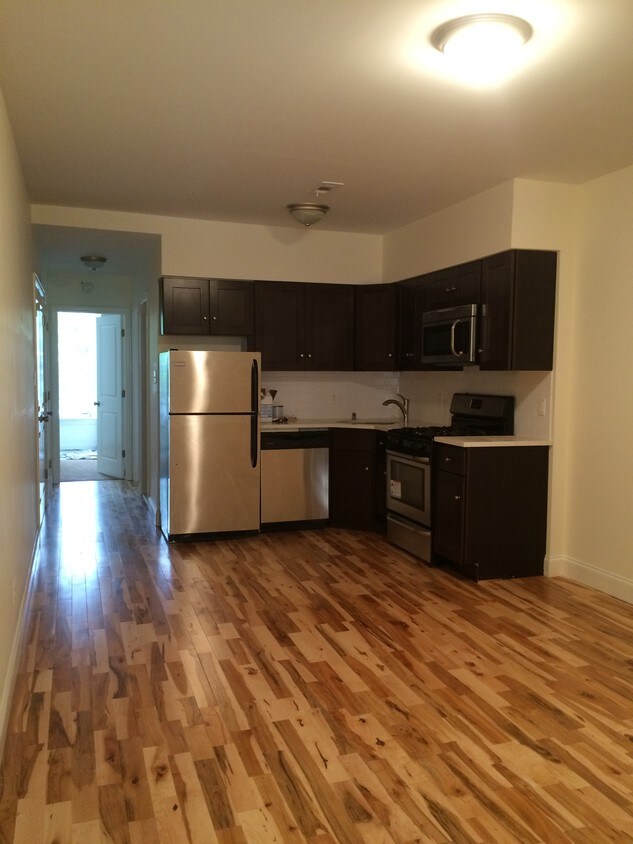 Foto principal - 12 W Lancaster Ave