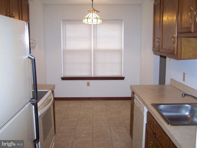 Building Photo - 403 Cobble Creek Curv