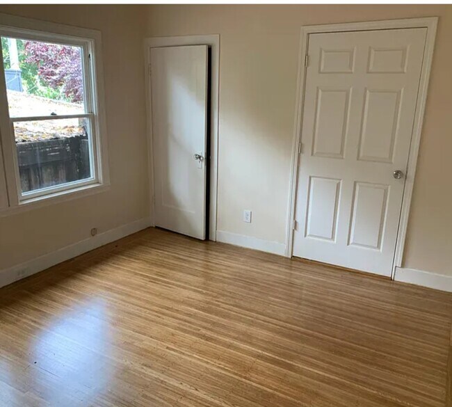 Dormitorio 1 - 4315 Essex St