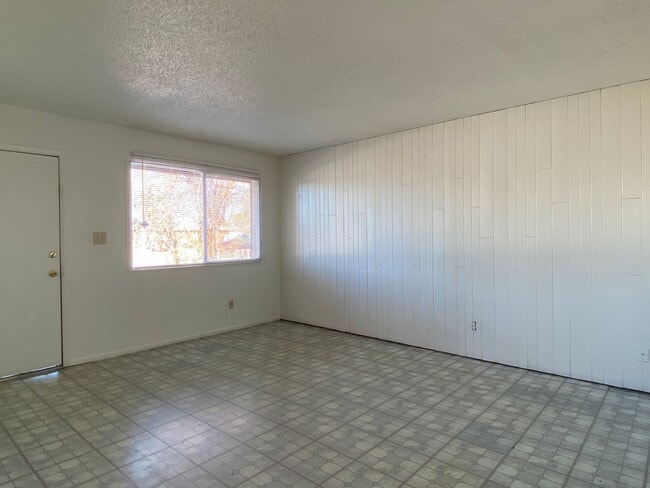 Building Photo - Tempe 3 Bed, 2 Bath Single Story in Cul de...