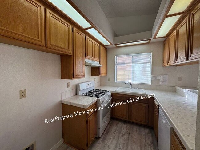 Foto del edificio - Great 4 + 2 in Rosamond!