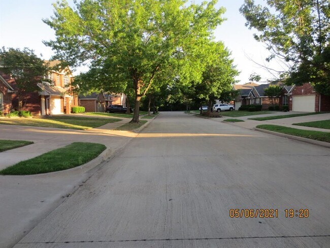 Building Photo - 4836 Gloucester Dr