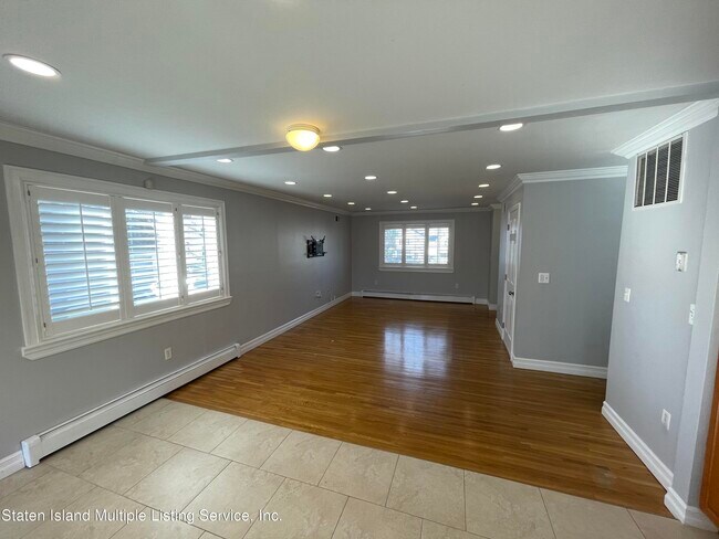 Foto del edificio - 5362 Arthur Kill Rd