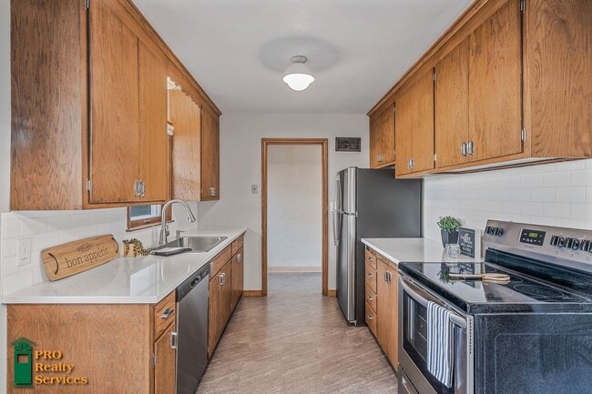 Building Photo - 4 Bedroom Home **Half Off 1 Month's Rent w...