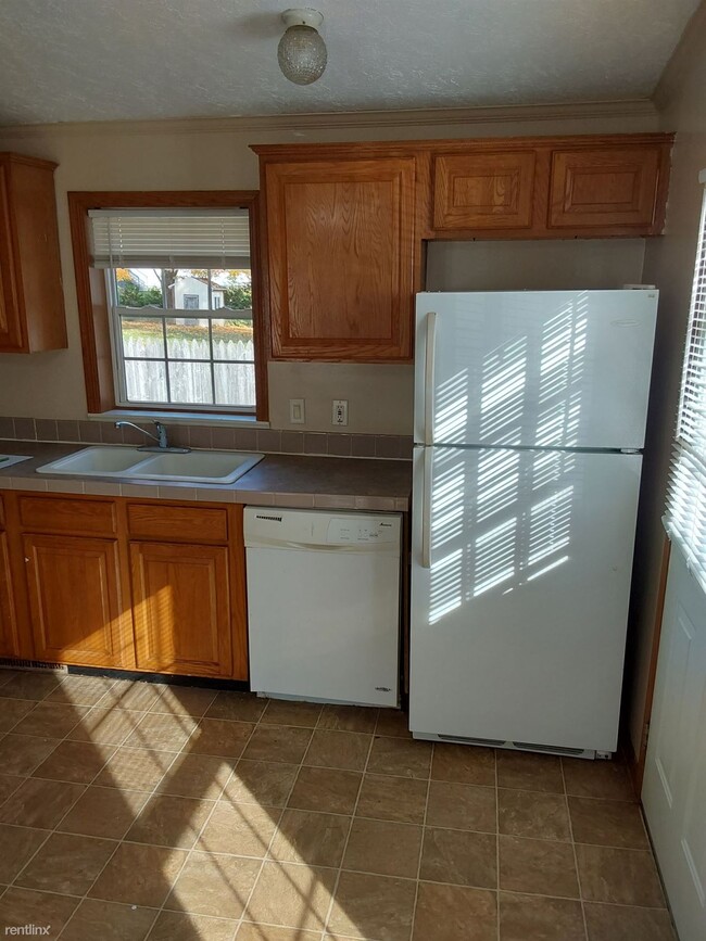 Building Photo - 2 br, 1 bath Duplex - 103 Sunset Ct 103 Su...