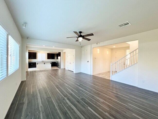 Foto del edificio - MODERN 4BD/3BA HOME IN GATED EL DORADO COM...