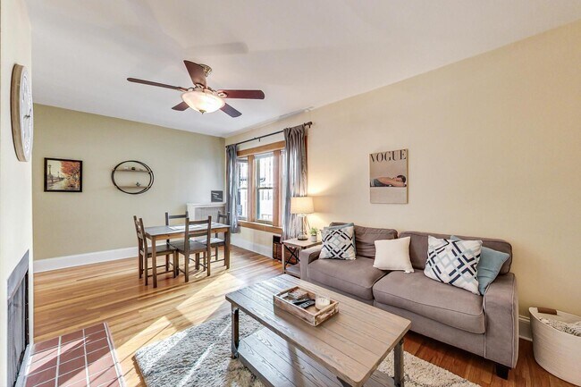 Foto del edificio - 537 W Addison St