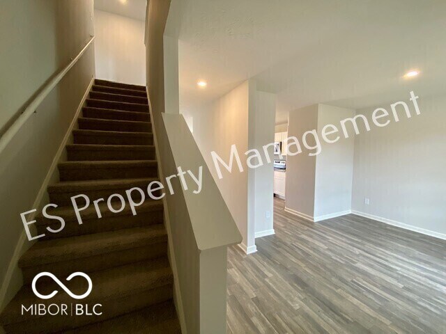 Foto del edificio - 2608 W Kings Cyn Dr