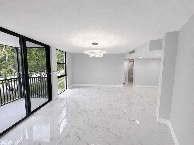 Foto del edificio - 3301 N Country Club Dr