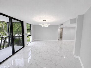 Building Photo - 3301 N Country Club Dr