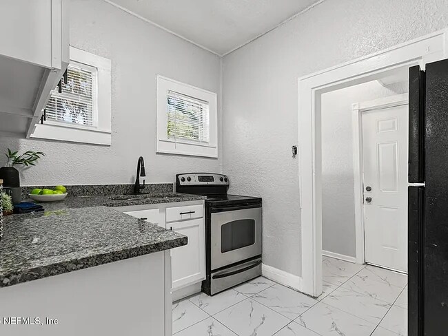 Foto del edificio - 325 E 63rd St