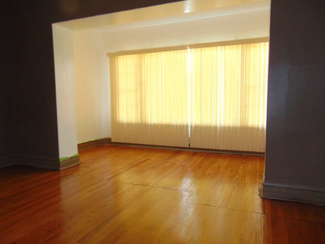 Foto del edificio - 7637 S Eberhart Ave