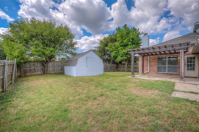 Building Photo - 1100 Waterview Dr
