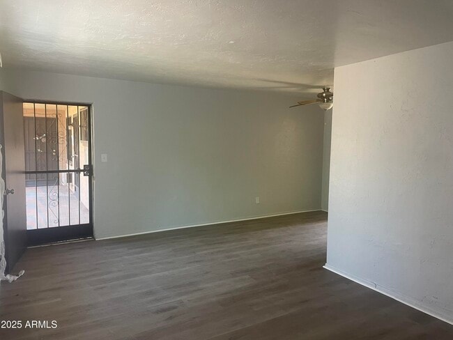 Building Photo - 2645 W Morten Ave