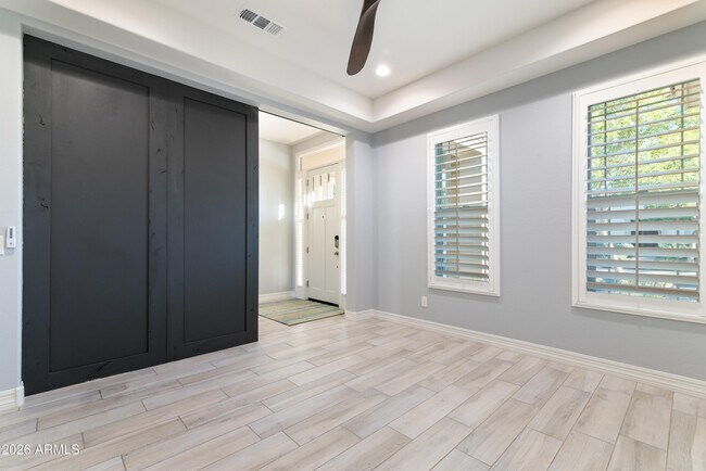 Foto del edificio - 20942 W College Dr