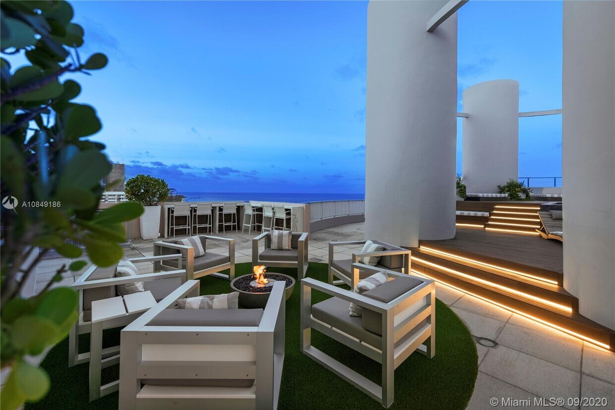 Primary Photo - 1500 Ocean Dr