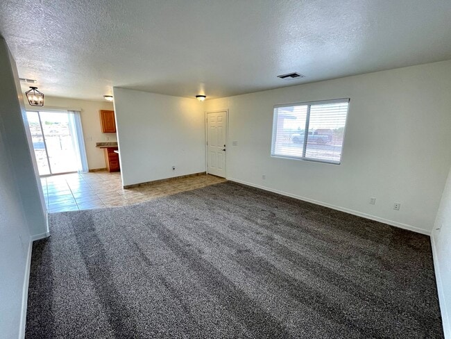 Building Photo - Nice 2 Bedroom 1 Bath Home!