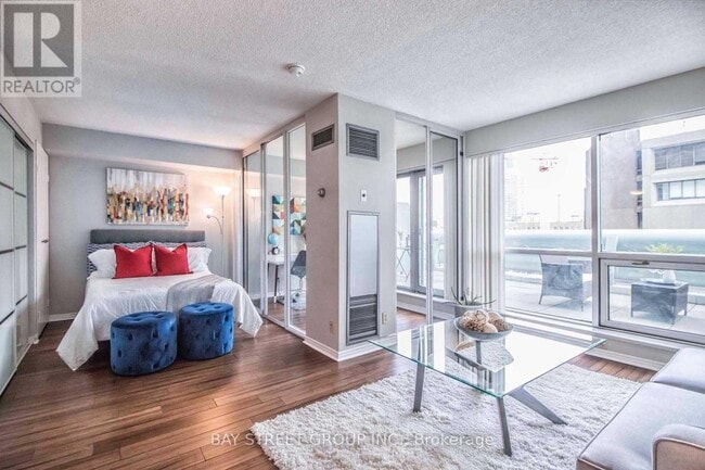 Building Photo - 10 Yonge St