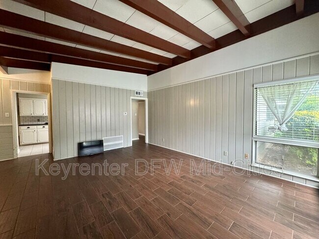 Foto del edificio - 3104 Medina Ave