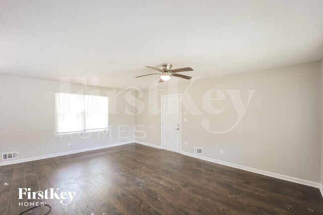 Foto del edificio - 642 Roxbury Dr