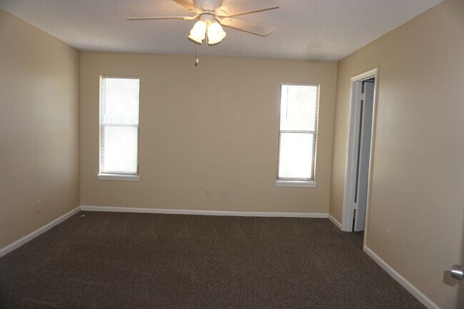 Foto del edificio - 3 bedroom/2 bathroom townhome