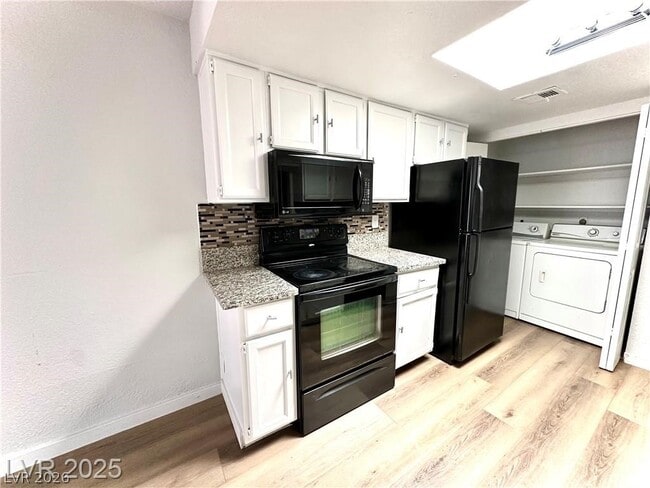 Foto del edificio - 2112 Venus Ave