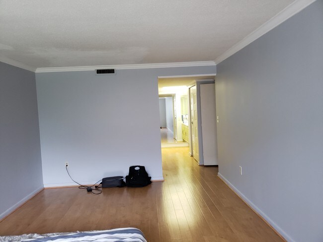 Building Photo - 404 Paradise Rd