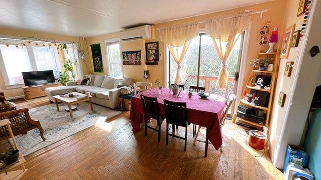 Building Photo - PRELEASE for Sept: 5bdrm/2 bath house on a great lot near WWU!