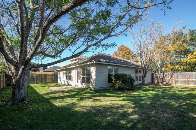 Foto del edificio - 5734 Wandering Creek Dr