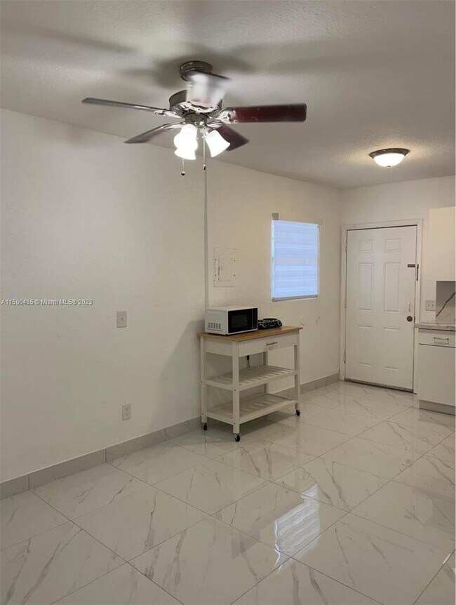 Foto del edificio - 12812 SW 20th St