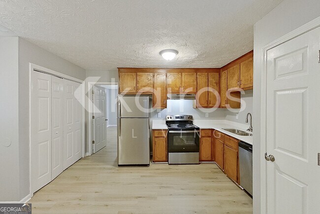 Building Photo - 305 Deer Park Dr