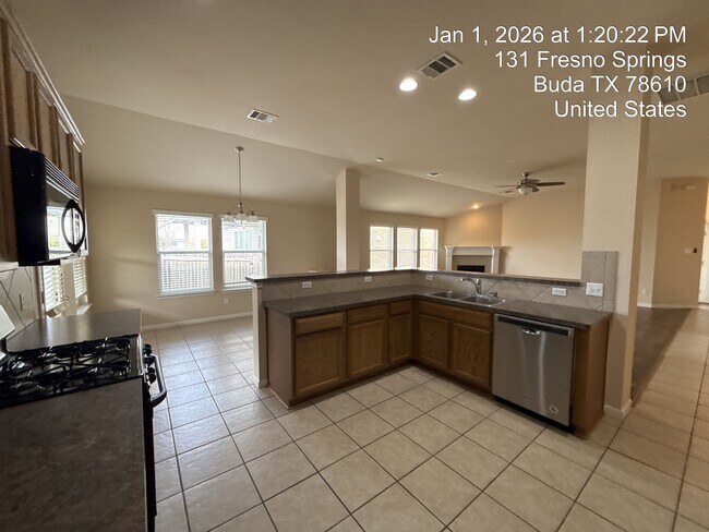 Building Photo - 131 Fresno Springs