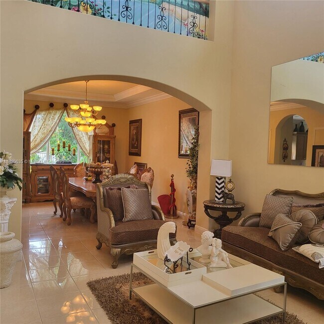 Foto del edificio - 5029 Forest Dale Dr
