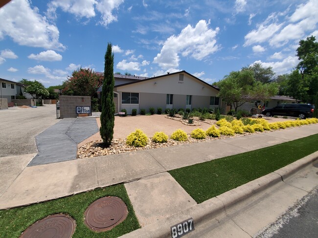 Building Photo - 8920 Trone Cir