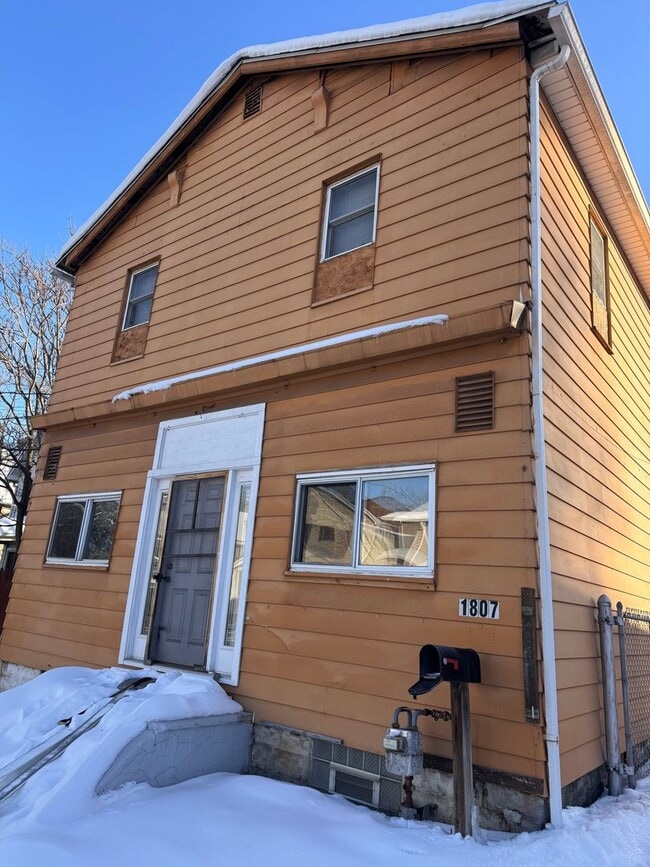 Building Photo - 1807 Moravia St