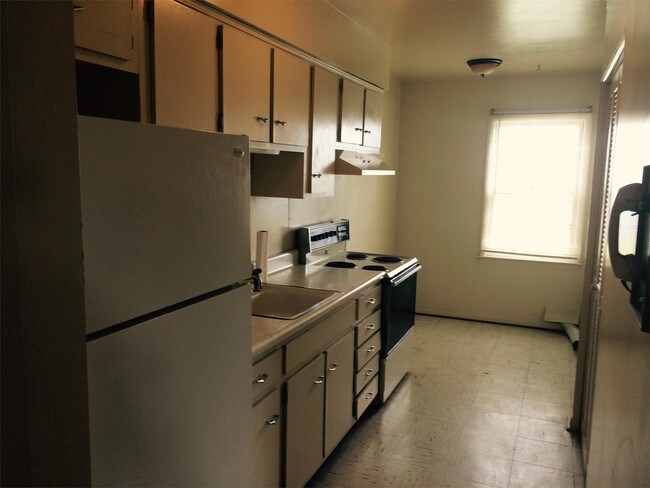 Building Photo - 6502 Carefree Ln