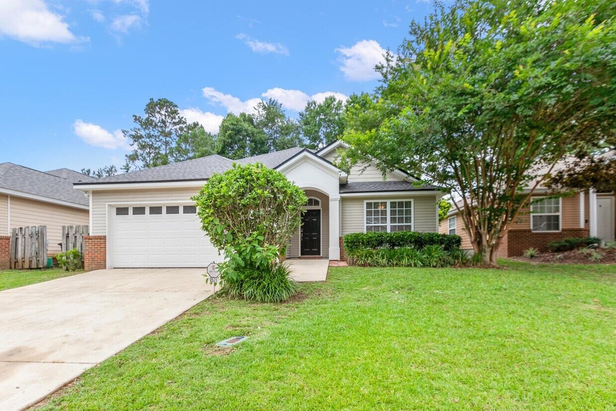 Primary Photo - 2521 Heathrow Dr