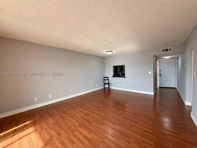 Foto del edificio - 17000 NW 67th Ave