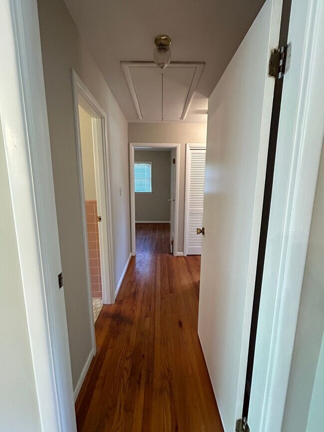 Foto del edificio - 1504 Cloverdale Rd