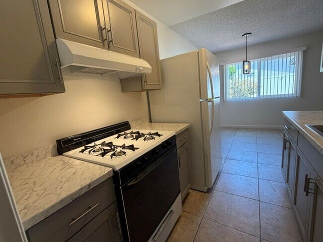 Building Photo - Adorable Oceanside Attached Home Ready Now!