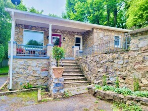 Building Photo - 952 Kinzley Ct