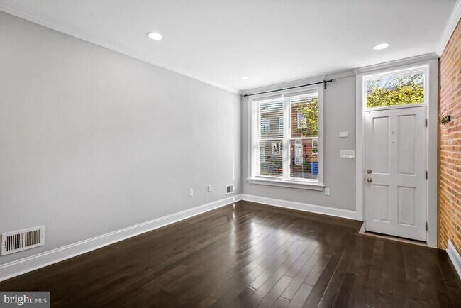 Building Photo - 108 S Conkling St