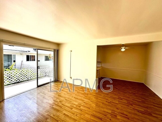 Foto del edificio - 5748 Hazeltine Ave