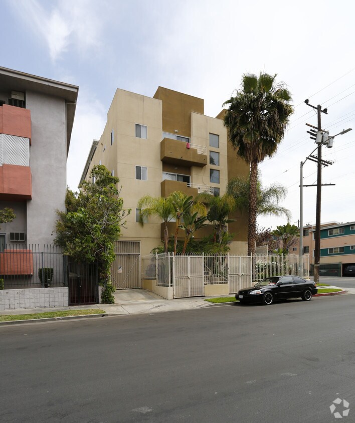 Building Photo - 868 S Kingsley Dr