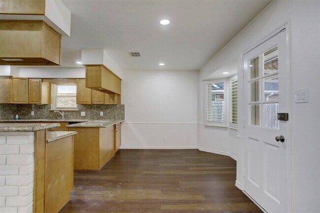 Foto del edificio - 6310 Autumn Arbor Dr